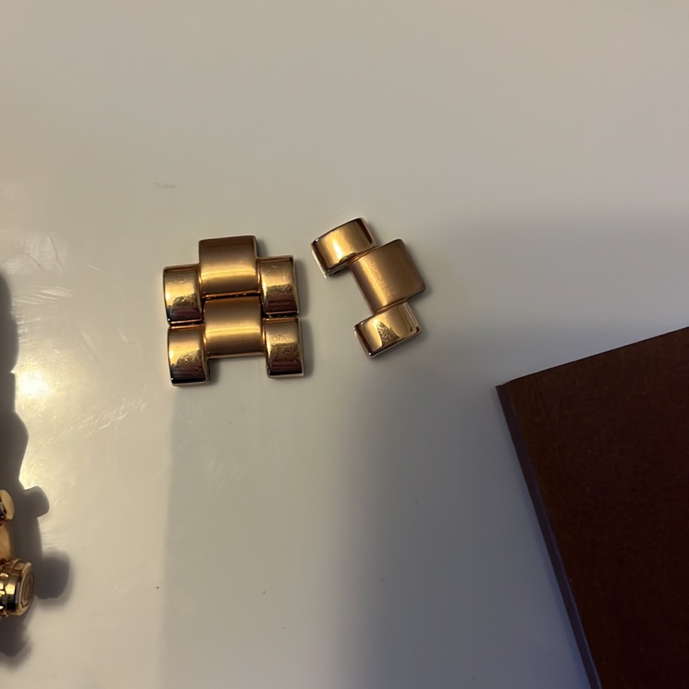 Coach ladies watch gold tone all stainless steel water resistant - Picture 8 of 12